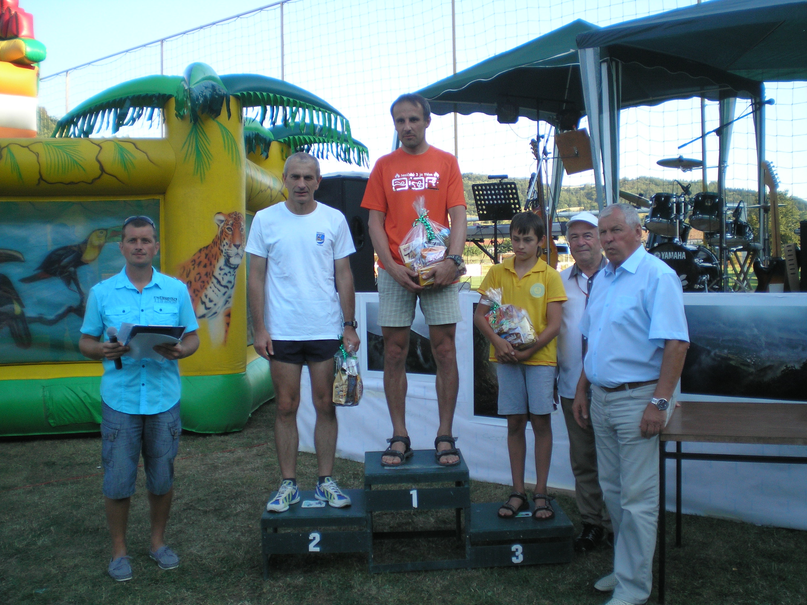 Fotogaléria XXI. ročník Behu SNP ulicami obce - 2013 (18) XXI. ročník Behu SNP ulicami obce - 2013