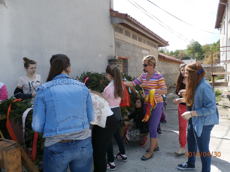 Fotogaléria Stavanie mája - 30.04.2014 (28) Stavanie mája - 30.04.2014