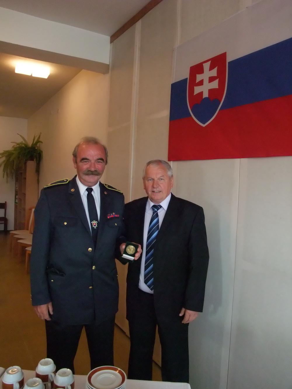 Fotogaléria Stretnutie darcov krvi z obce Ráztočno spojené s udelením Ceny starostu obce p. Ľudovítovi Pipíškovi - 17.06.2016 (21) Stretnutie darcov krvi z obce Ráztočno spojené s udelením Ceny starostu obce p. Ľudovítovi Pipíškovi - 17.06.2016