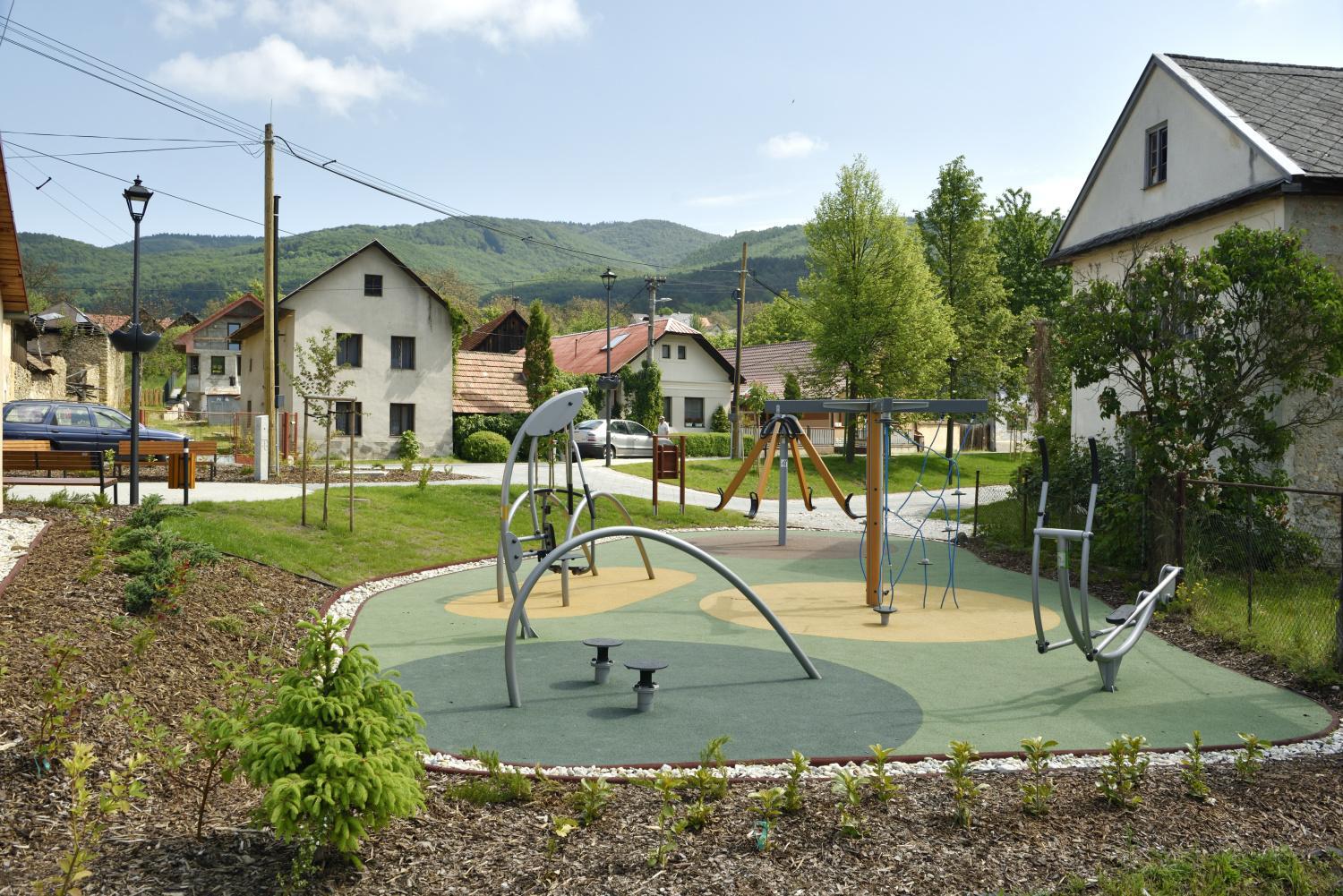 Fotogaléria Obec po revitalizácii - jar 2016 (44) Obec po revitalizácii - jar 2016